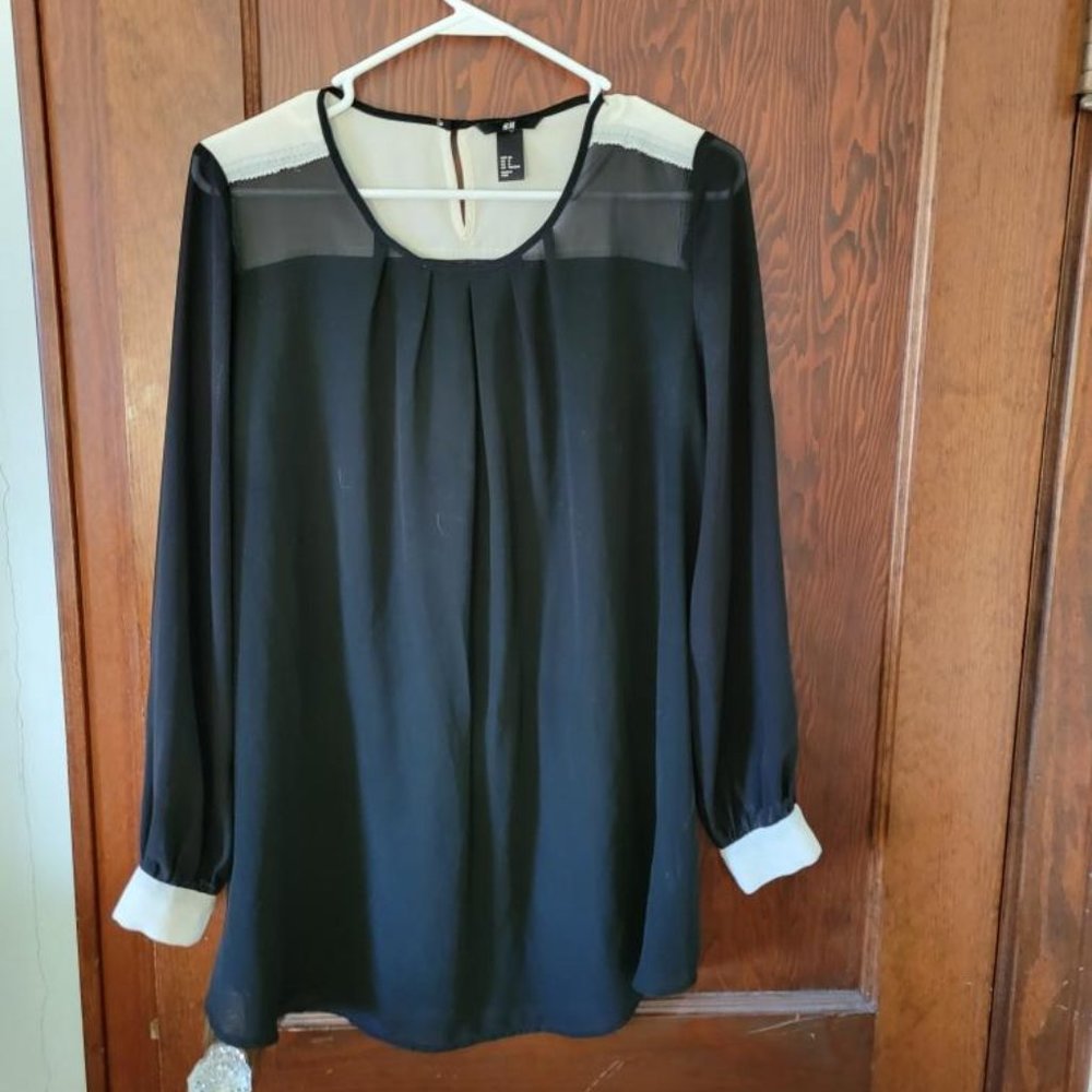 BLACK AND WHITE BLOUSE